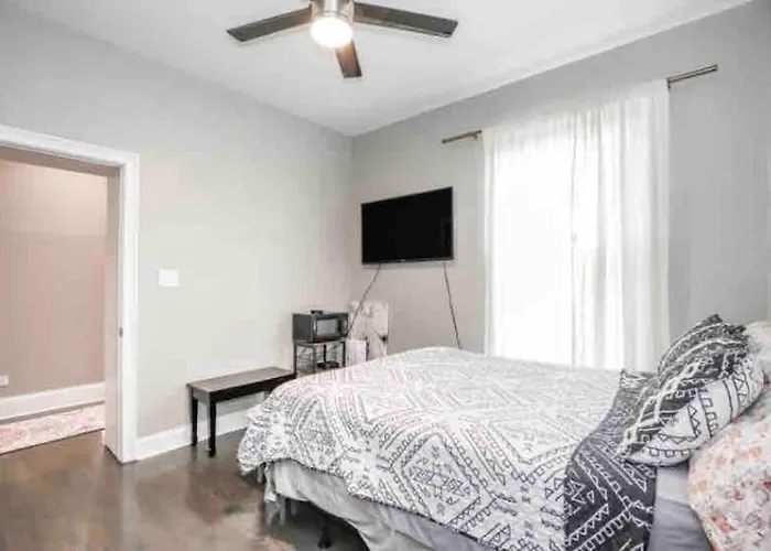 Lakefront Rooftop Parking Villa *
