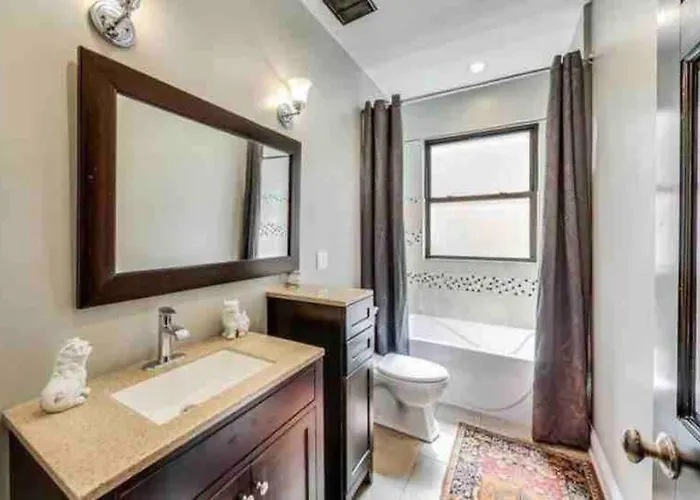 Lakefront Rooftop Parking Villa *